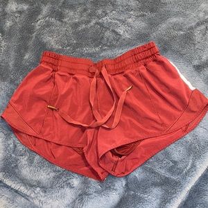 Lululemon Hotty Hot Low-Rise Lined Short 2.5"